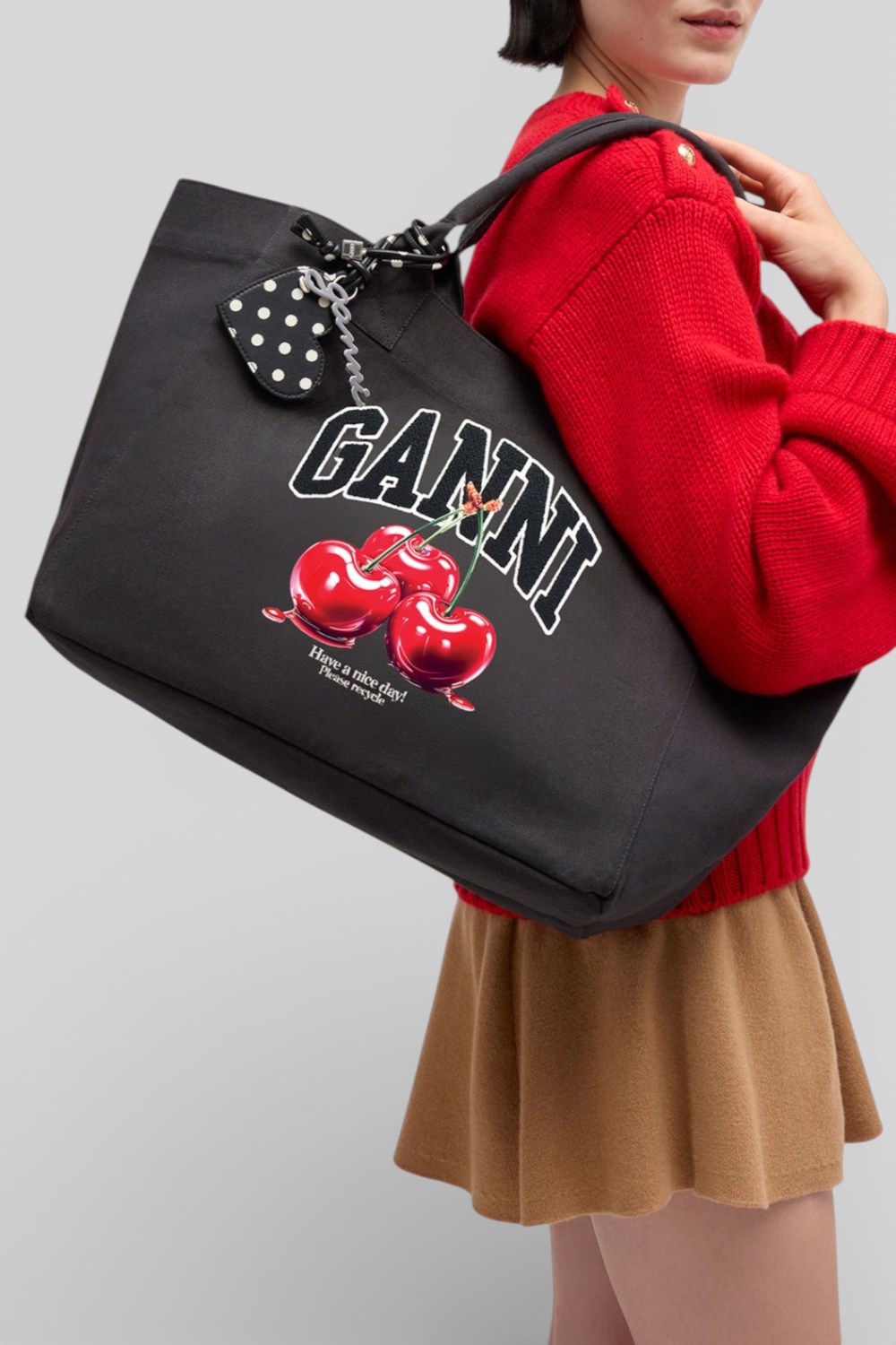 תמונת כל הלוק של תיק נשיאה מדיום